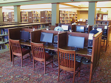 Paul Pratt Memorial Library, computer carrels