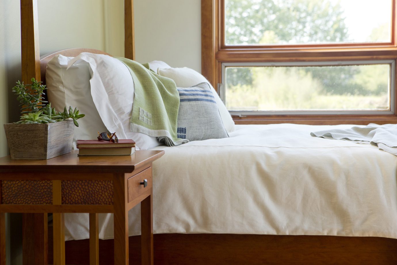 Duo End Table and New Haven Bed. Shown in cherry.